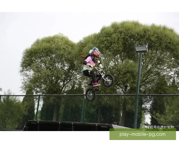 激情BMX杯赛：极速狂飙，挑战极限